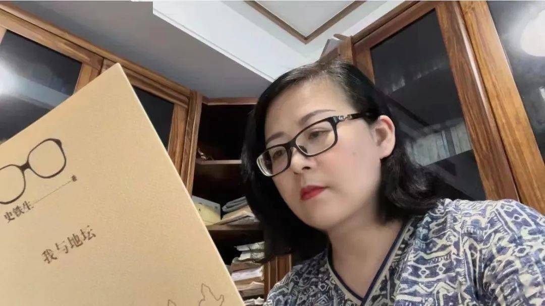 宋小燕 本期活动由宋小燕、江雯君、丁瑜、徐佳明、葛秋雯、陆江韬七位老师推荐书籍,分享自己的读书感悟。