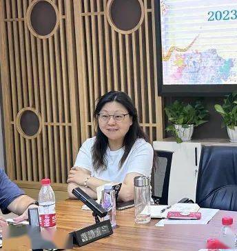 第四个议程,吴群美副校长就日常教学常规做了具体而严格的要求,端正