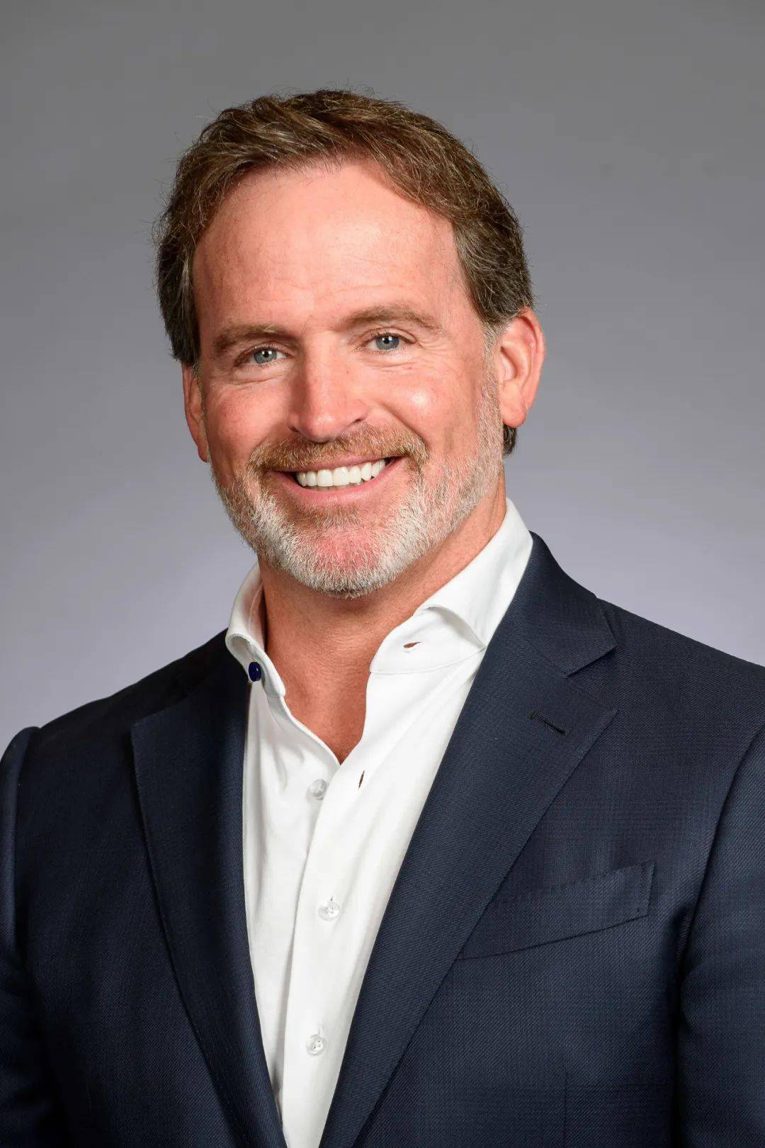 例如,在zimmer biomet任职期间,hanson先生便领导了该公司脊柱和牙科