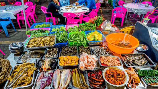 图集| 凭祥美食街:夜市里的人间烟火_卢伊琳_覃保泉_黄慧玲