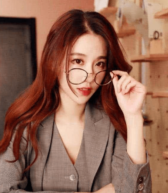 的二次元女主播之一,不过现在轩子更换平台,逐渐退出虎牙众水友的视野