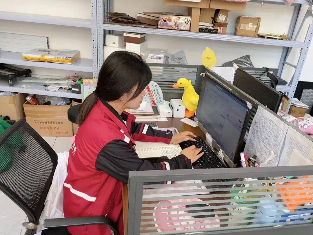 圆通"00后"冠军:"客服的最大价值就是帮助客户解决问题"_杨德蓉_工作