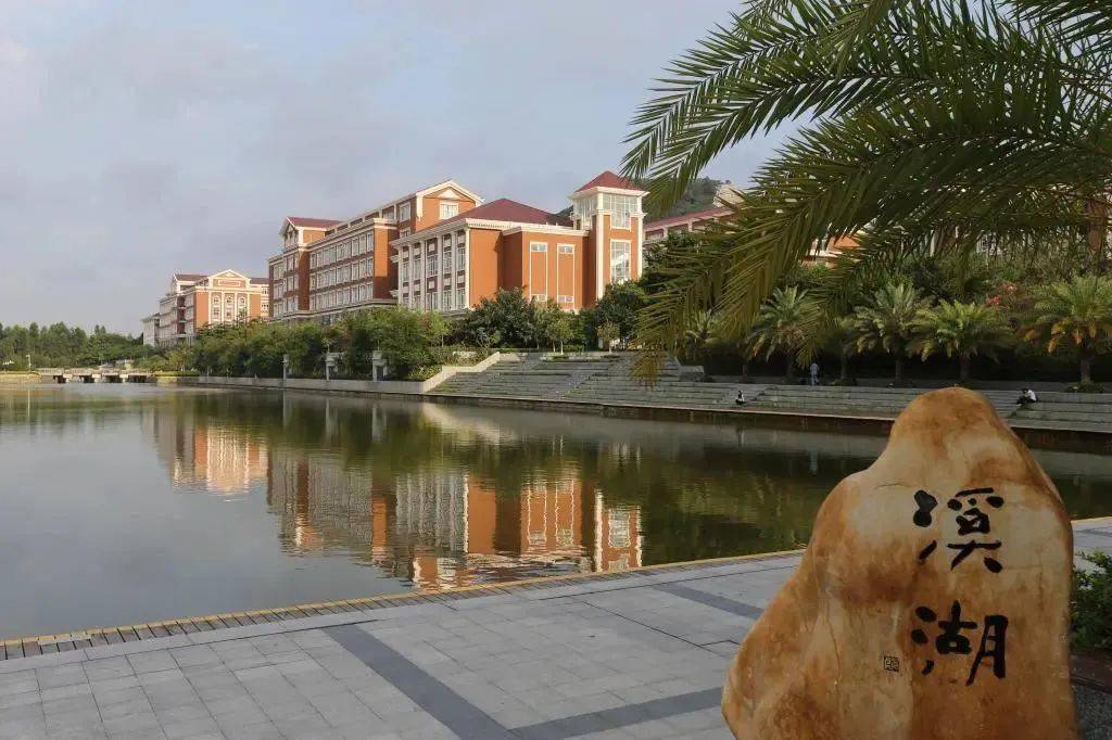 择校菌推出【走进大学序列专题推文】—【深圳职业技术学院】,文章