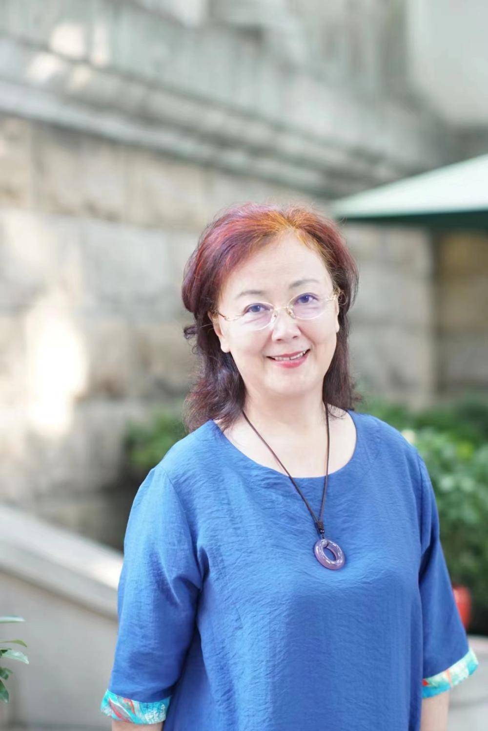 魏晋风流,红裙翩翩,她是80年代的银幕女神_赵静_曲艺_河南