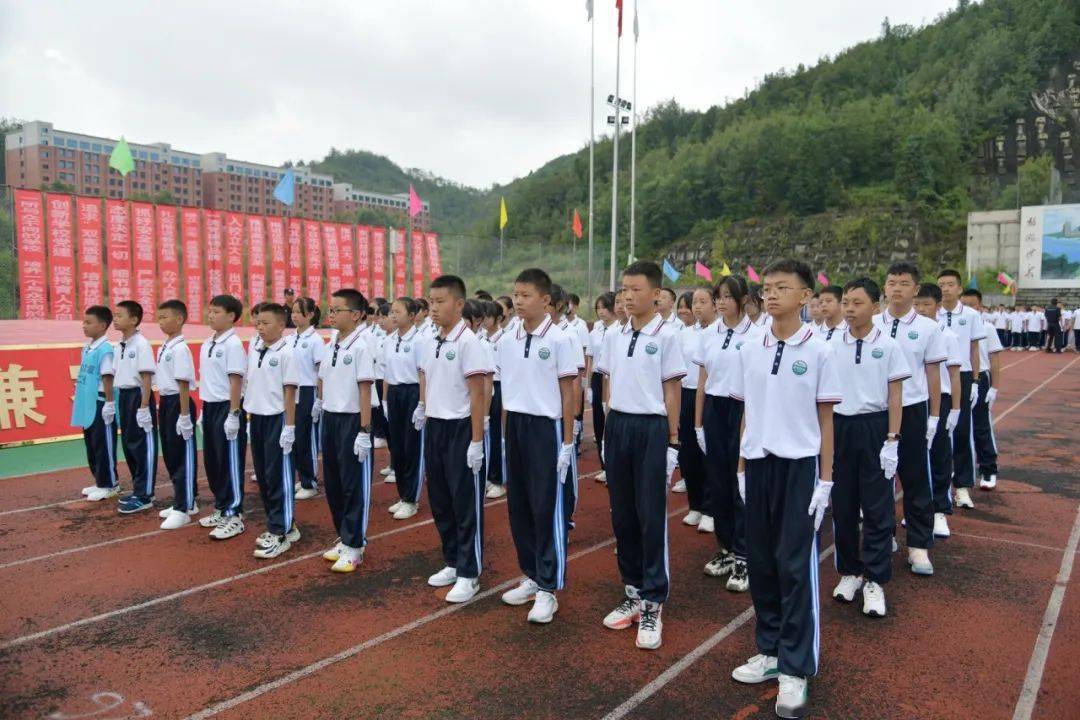 丨毕节东辰初2023级新生的"拔节"蜕变记_训练_少年_教育