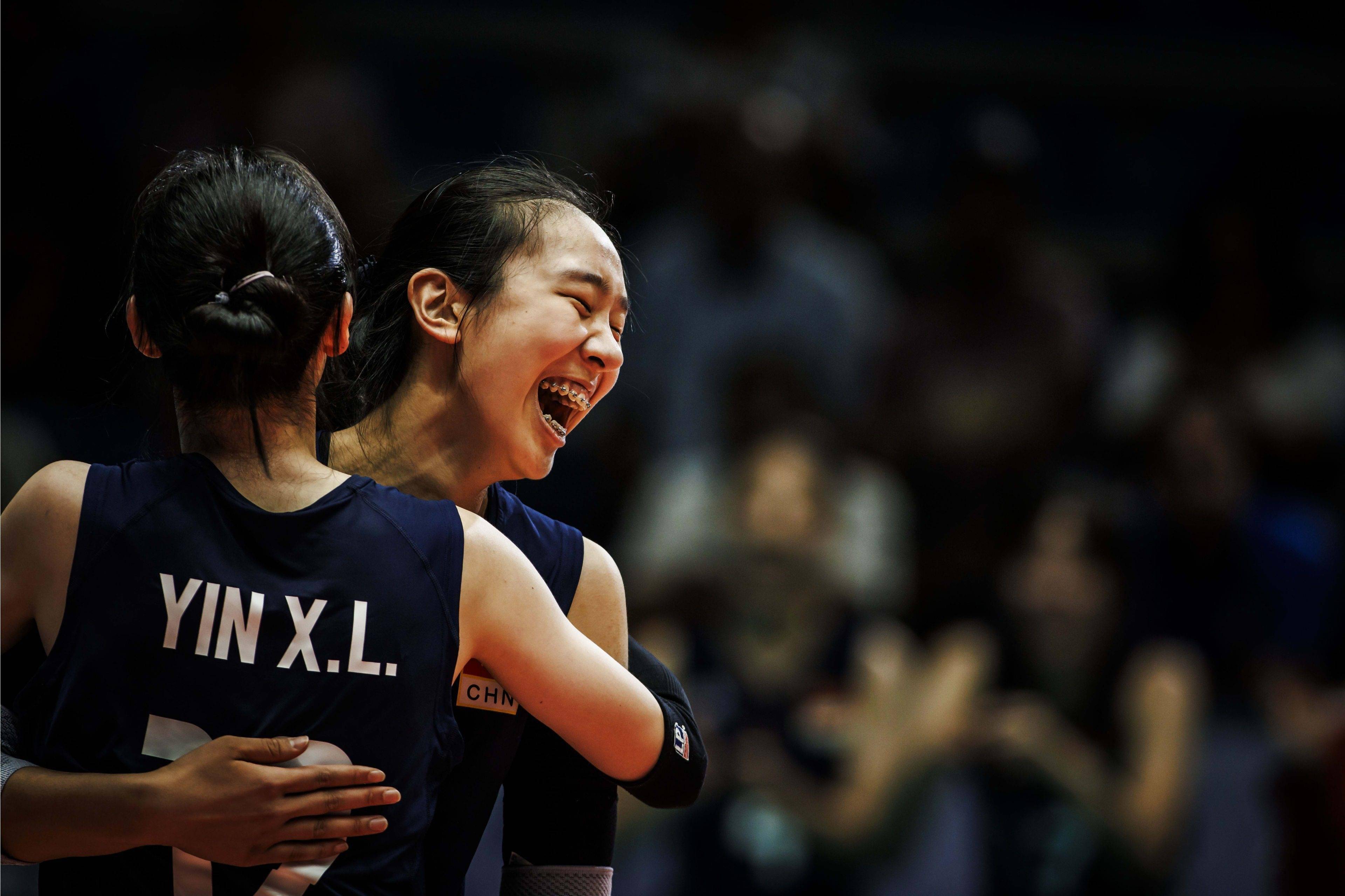 打巴西存女排10号传承?唐欣接应改主攻成奇兵:u21时隔6年入决赛