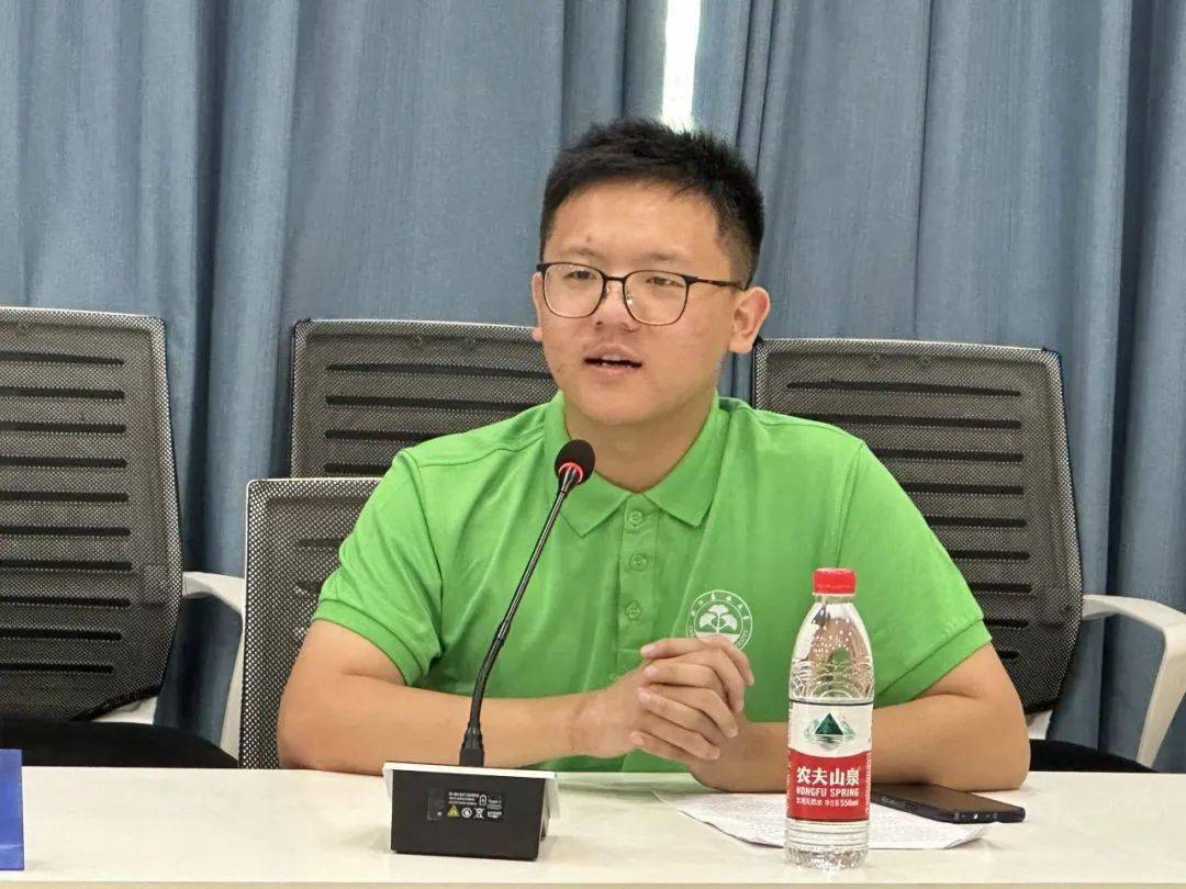 浙江农林大学磐安籍老师代表付顺华,应鹏在活动中寄言大学新生.