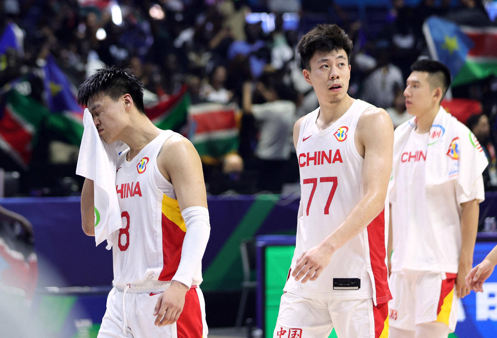 下一场要赢36分！中国男篮遭遇两连败，世界杯出线仅剩理论可能