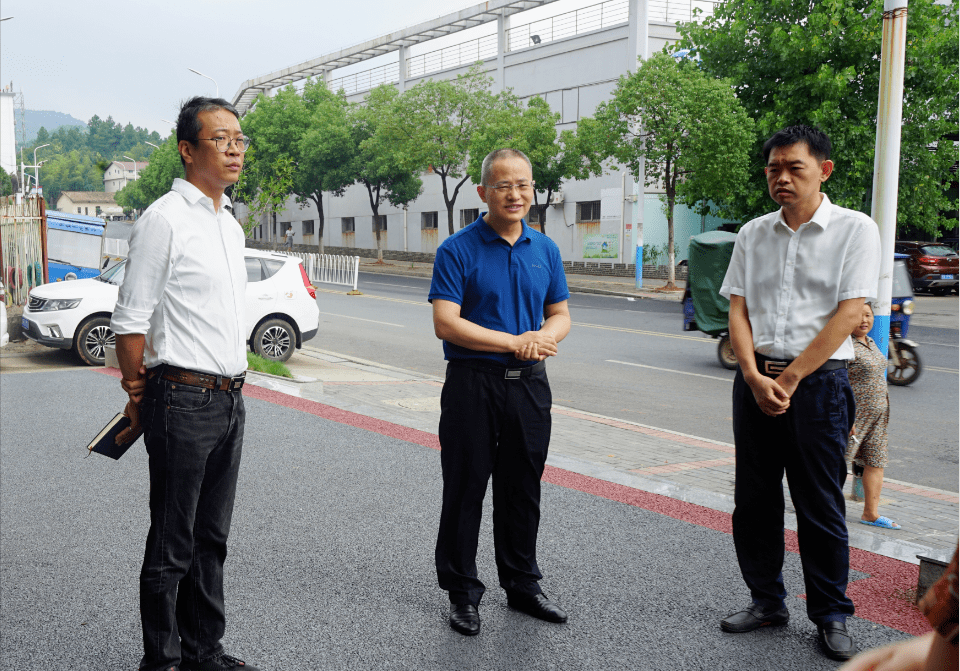 周俊华督导创卫工作时强调:以力量上的革命性整合,措施上的革命性行动