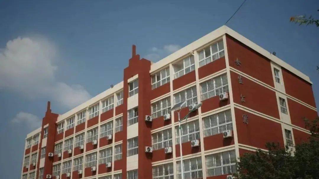 新育才中学全景2023年滕州市育才中学转为公办学校后的第一个招生年