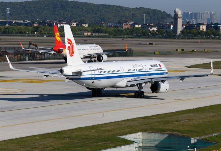 空客a330执飞,航班号为ca761/2,去程航班为每周三,五,日从杭州起飞