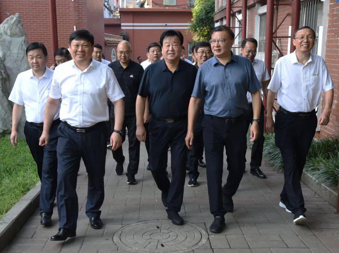 为深入践行绿色发展理念,8月30日,平顶山市政府党组成员,副市长许红兵