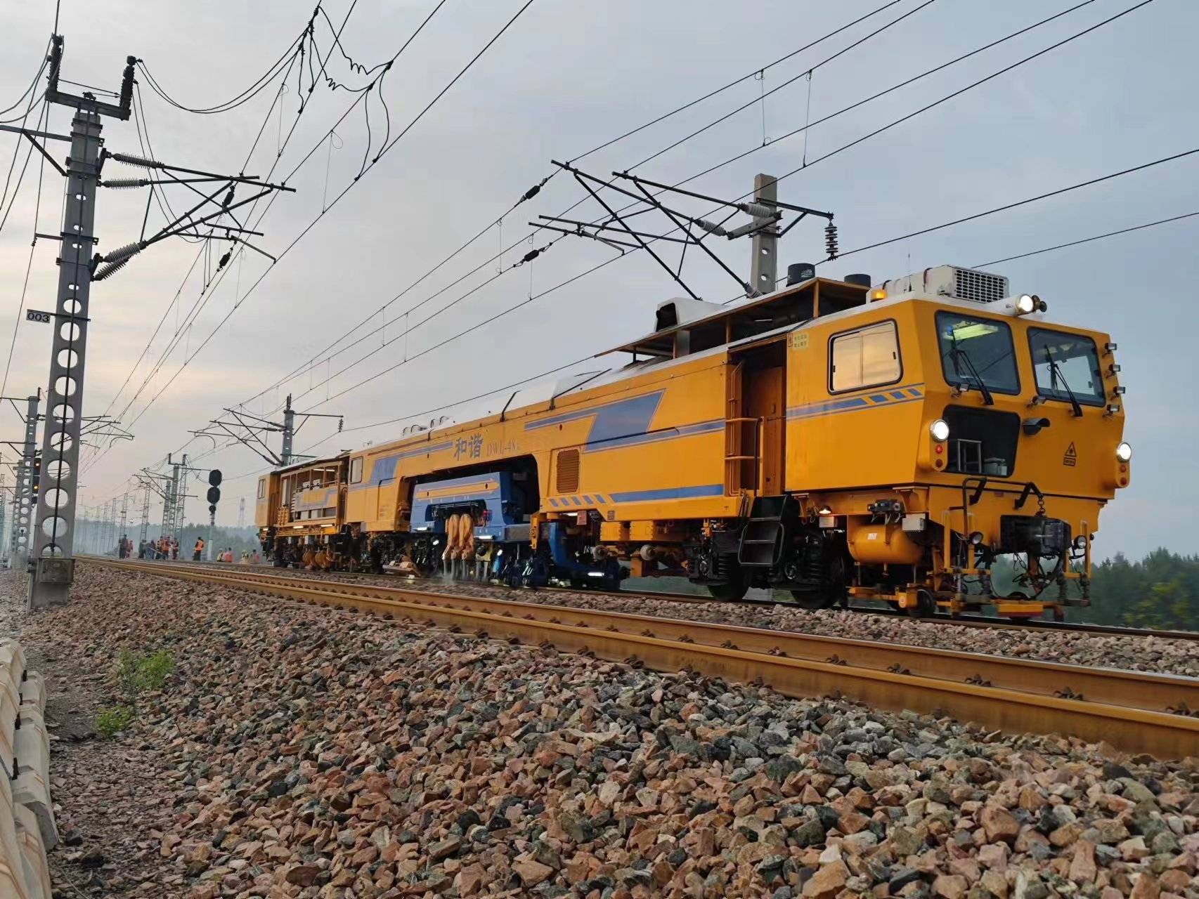 晋煤外运重载大通道瓦日铁路展开秋季集中修_施工_进行_运输