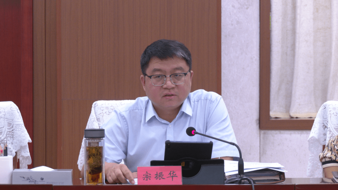 昌黎县委理论学习中心组学习会议召开县委书记宗振华主持