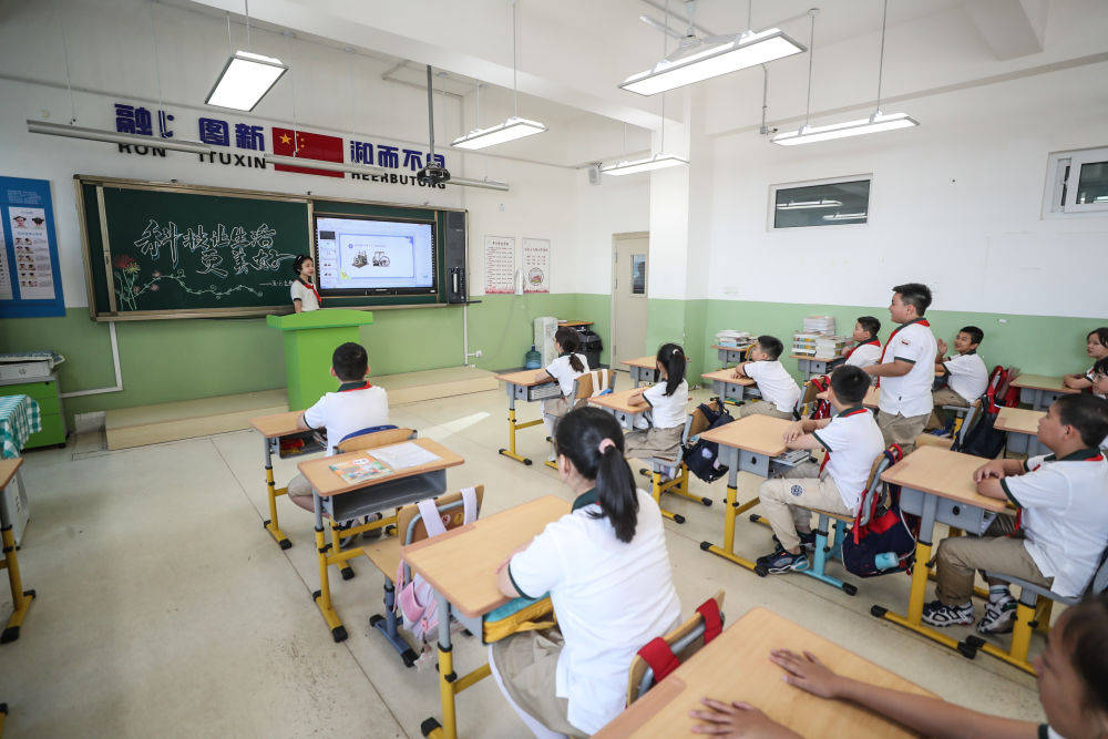 "在吉林省长春市二道区长青小学的科学课上,六年三班学生巩宸西说.