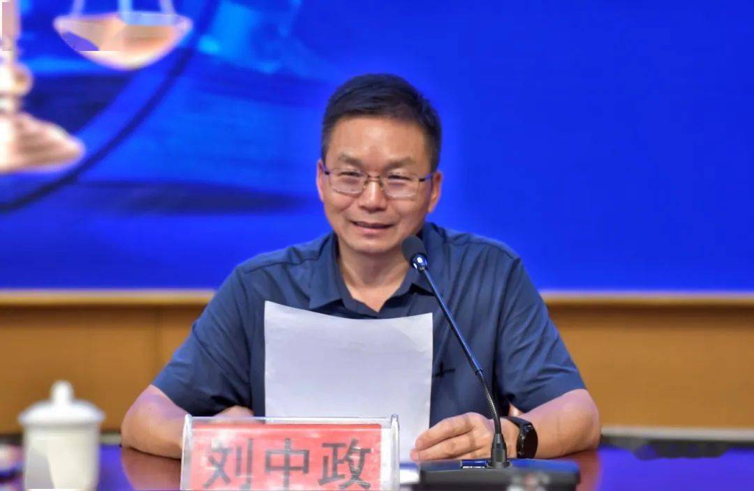 刘中政到宜良一中作秋季"开学第一课"法治宣讲