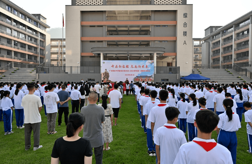 今天,在肇庆中学信安分校拍下的……太燃了!_肇中_征程_广东