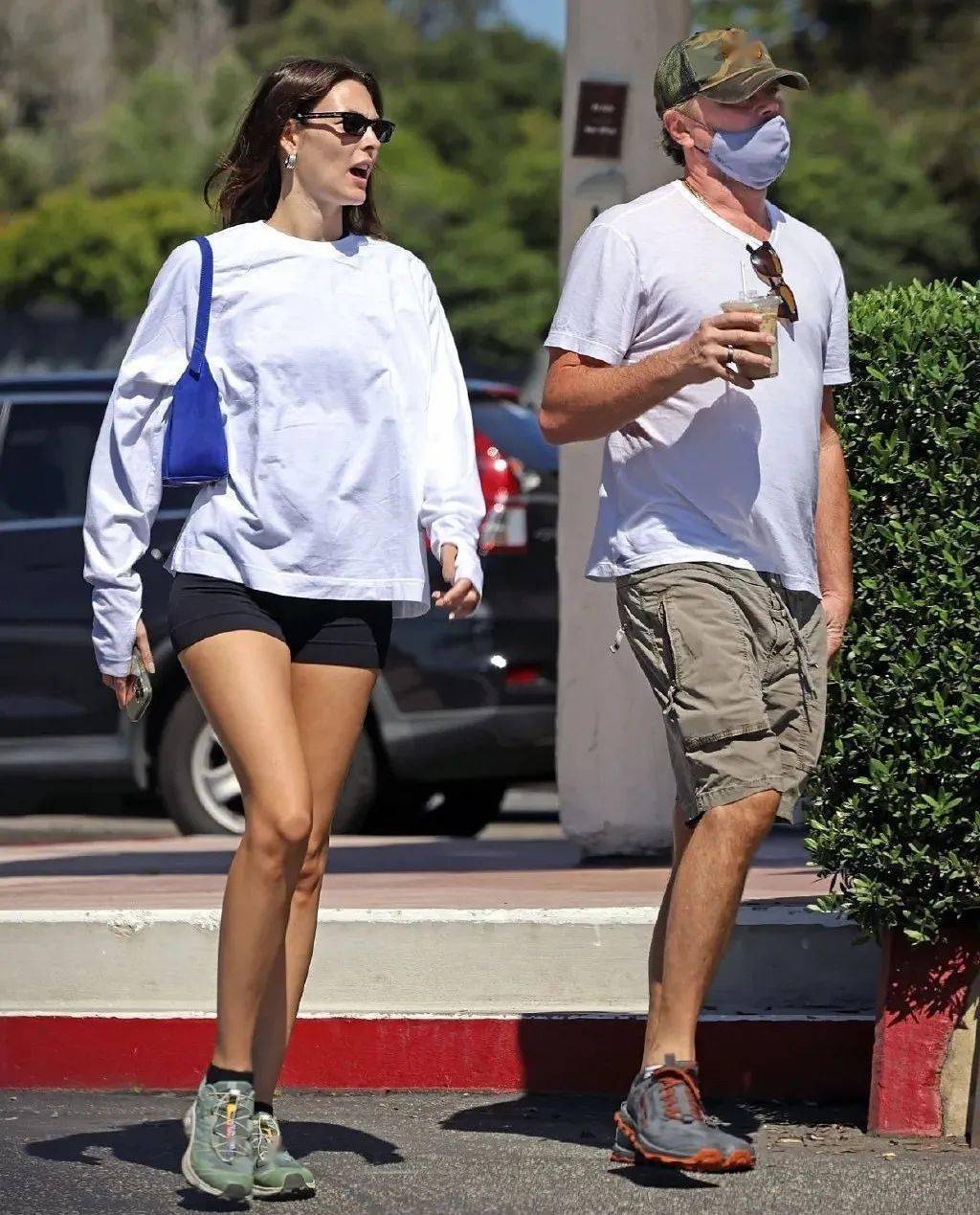 48岁小李子新女友曝光震惊网友!25岁顶级绝美超模,他还真有点配不上!