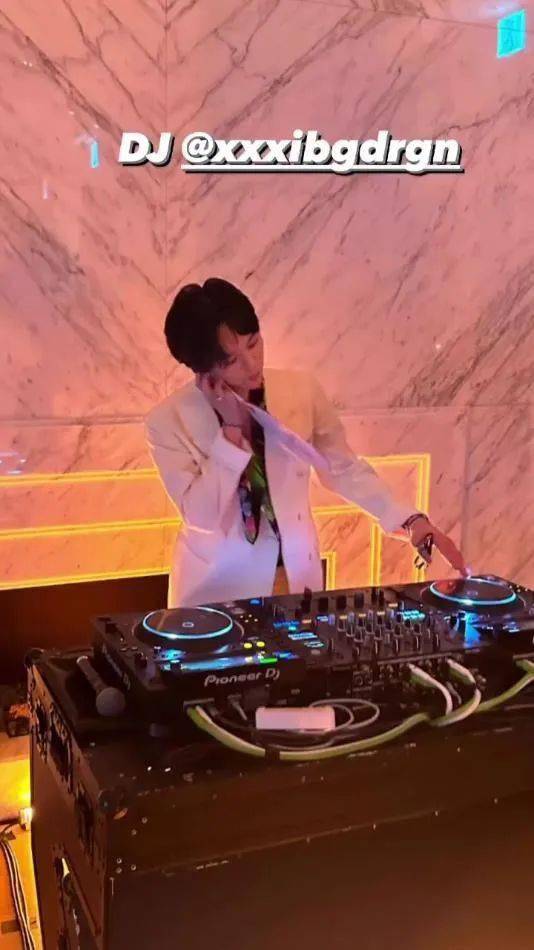 最新权志龙dj打碟照片