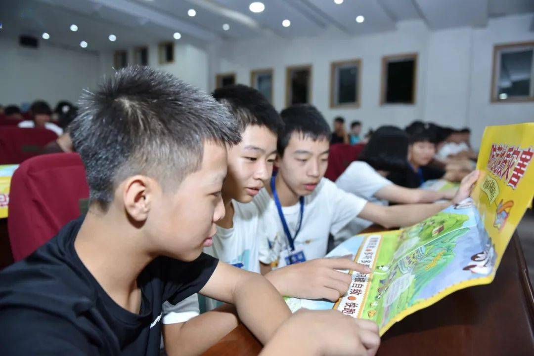 三中(岷江校区)举行△ 巴中市南江县在长赤镇龙池小学开展"大手拉小手