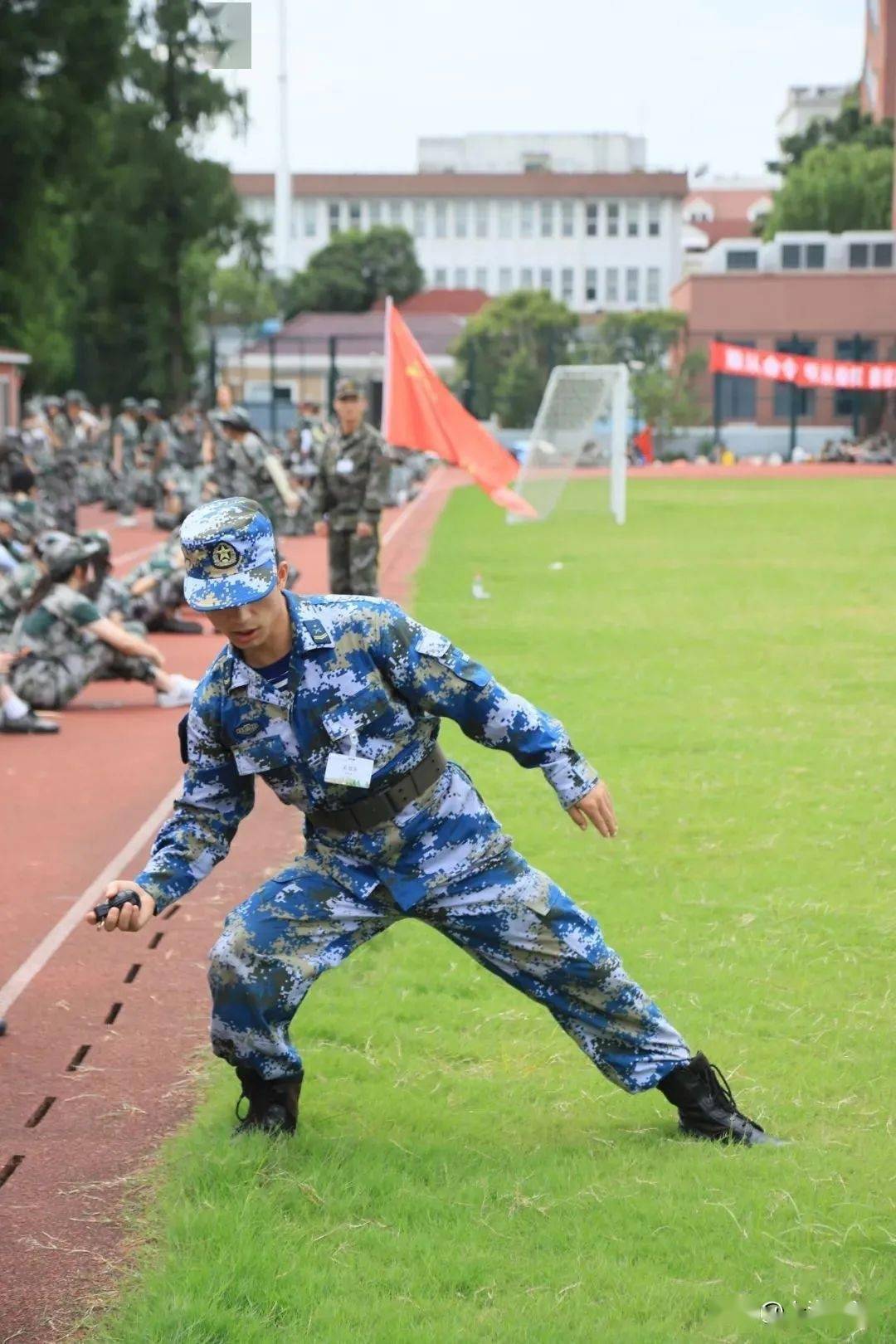 硬核军训淬炼青春这里有场7km徒步拉练