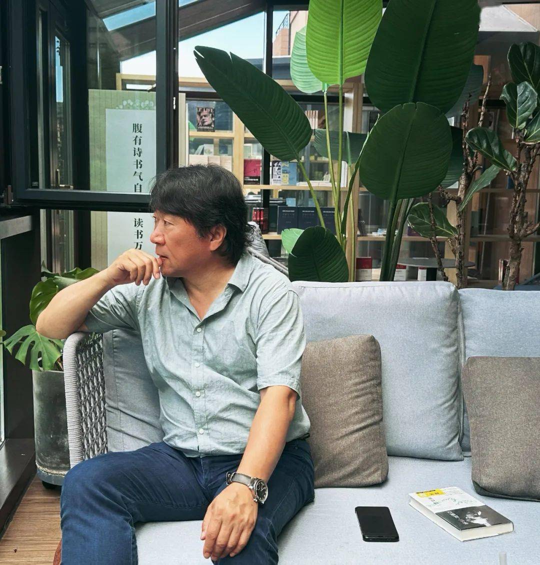 落叶在墙上写我的名字丨任白_历史_宇宙_叶脉