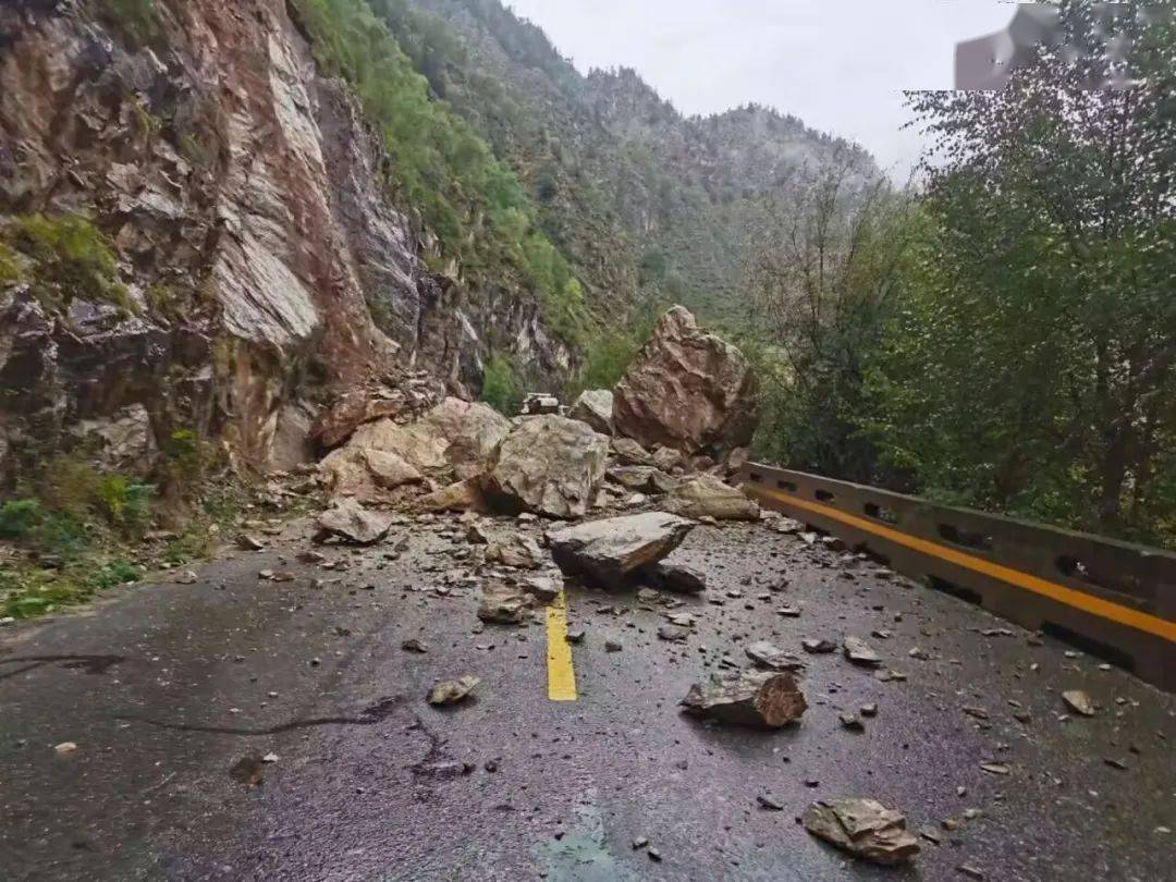泥石流上路!青海这些路段暂实行交通管制!_公路_处置_部门