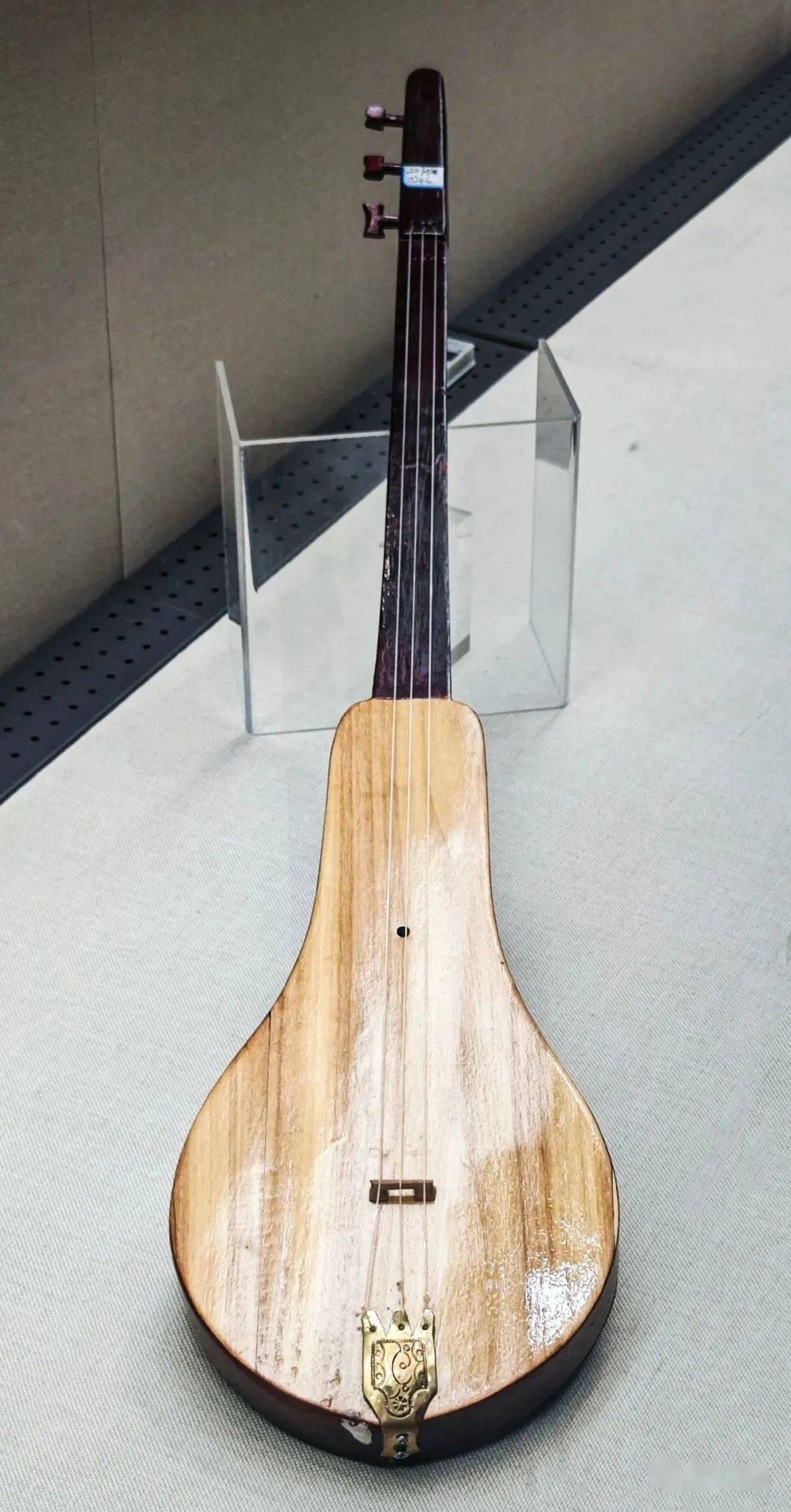 乐器—库姆孜乐器—铃铛乐器—五弦福力玛以上三张图为与上饶市博物馆