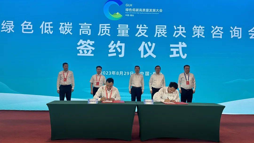 在山东省委常委,秘书长张海波和副省长,省政府秘书长宋军继,中国经济