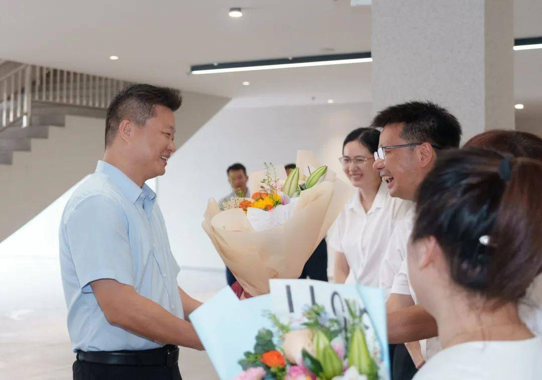 吴海峰教师节前走访慰问教师代表和教育工作者_陵水_建设_教学