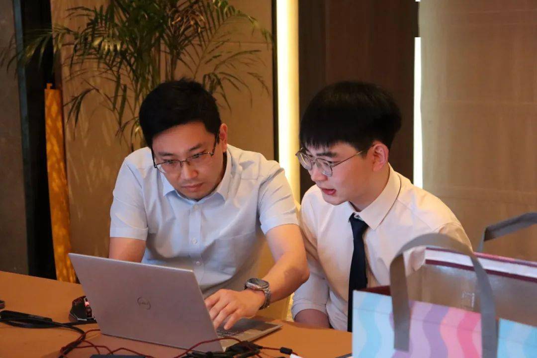 北京场全体工作人员合影梁璐 陈秋萌 蒋红瑜- 志愿者 -王敬凯 李婧一