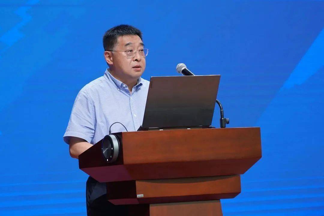 杨东升:全面加快徐工智改数转"一号工程"转型落地!