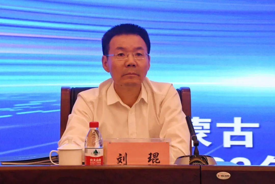 刘琨向与会的自治区总工会领导和各盟市的工会同仁表达了热烈欢迎,他