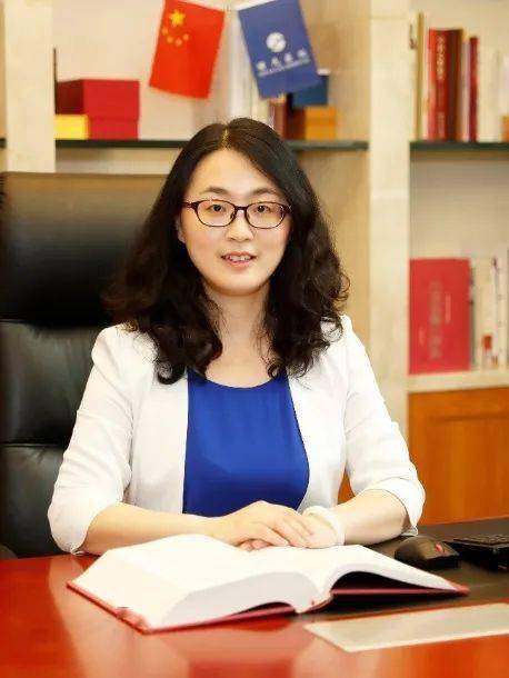 仇菲副主任医师,上海中医药大学附属曙光医院副院长,全国中医药高等