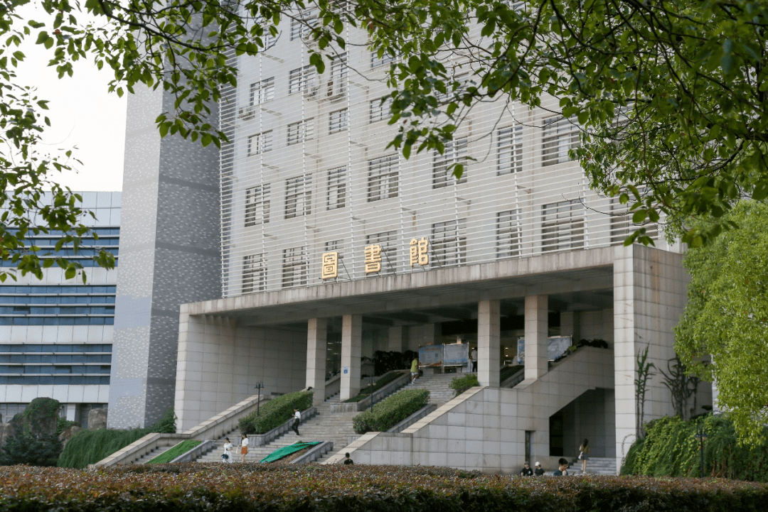 江西财经大学图书馆图片