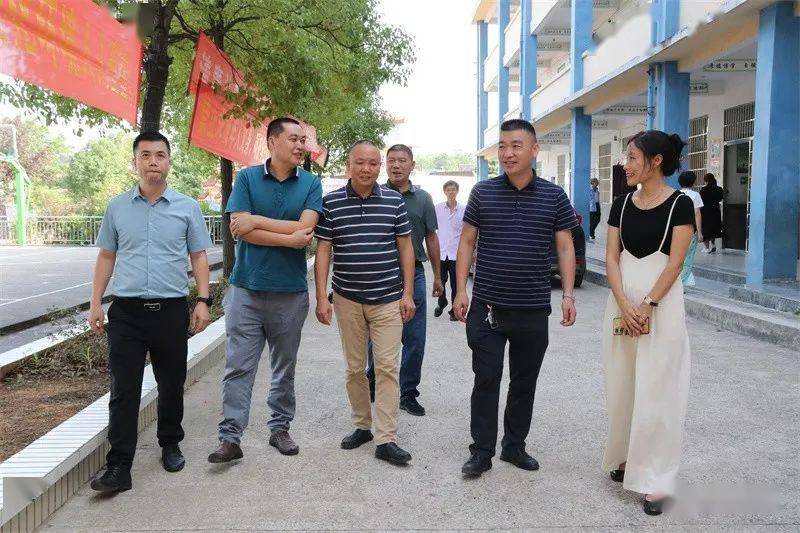 邵东热心乡贤慰问双江小学教师_教育_发展_团山镇