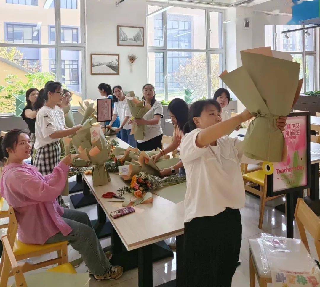 在第39个教师节来临之际,9月8日下午,临漳新华书店邺城中学校园店举办