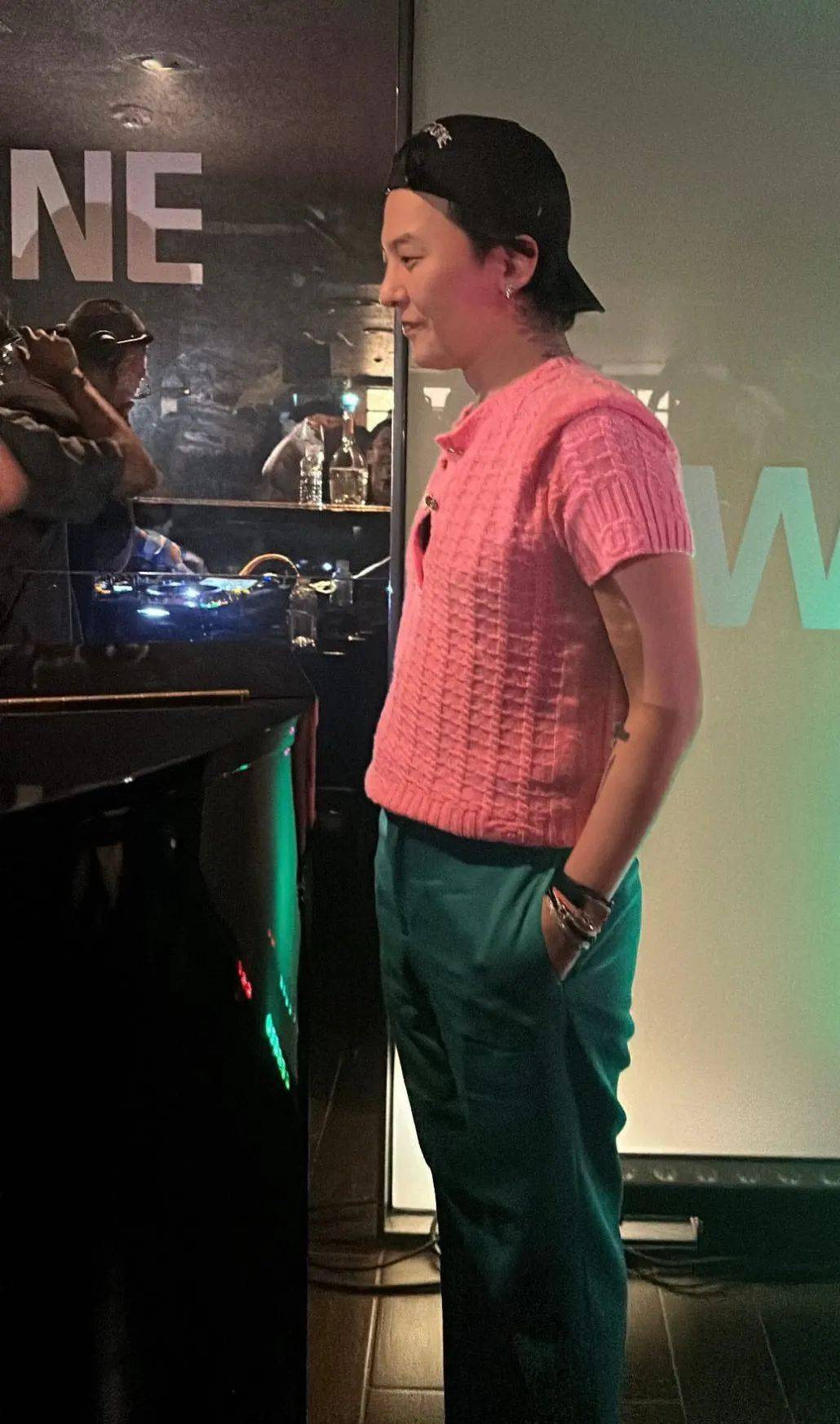 权志龙参加派对合照