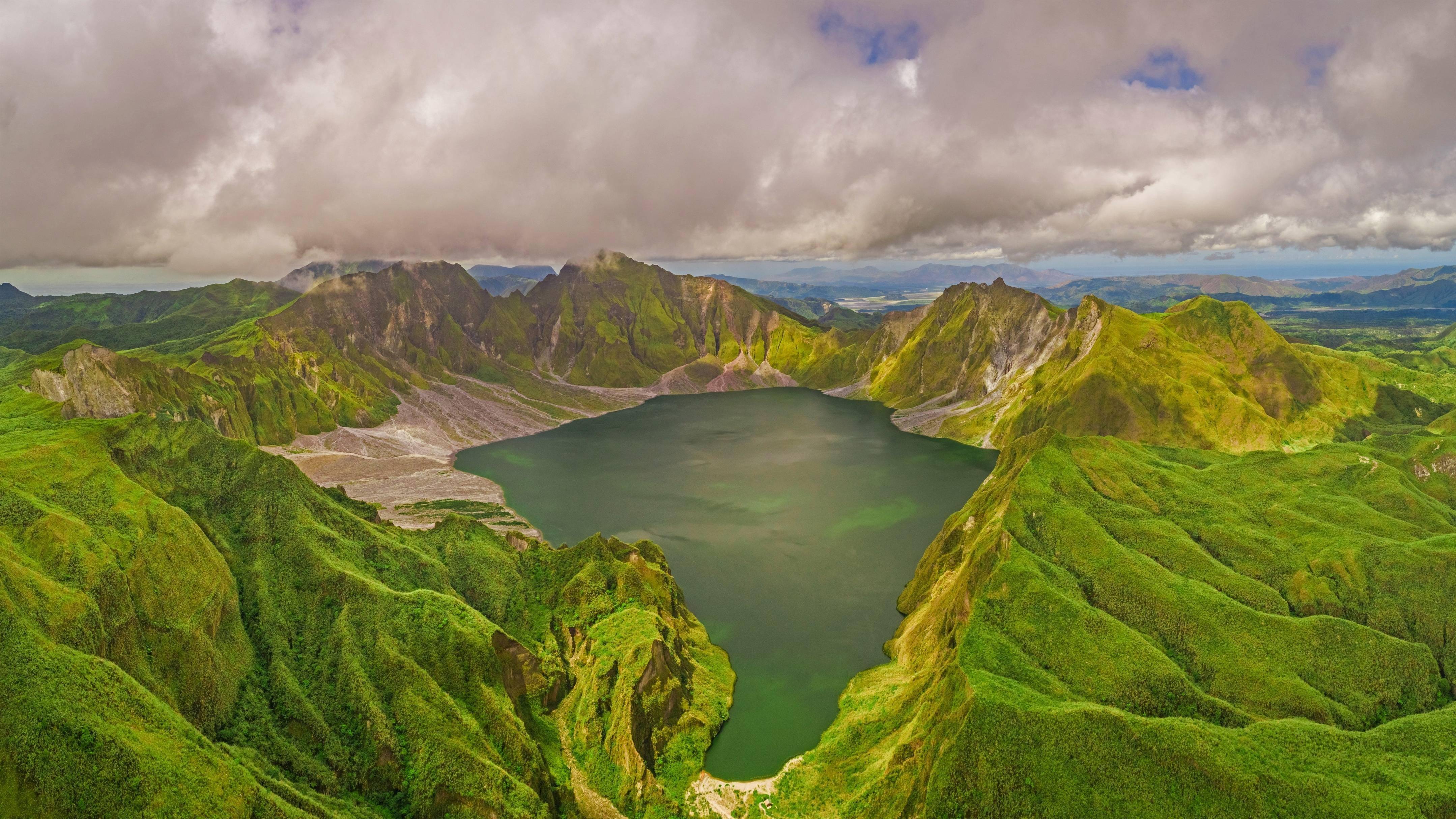 青山隐隐