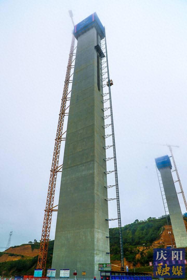 甘肃第一高墩!西合公路项目马莲河特大桥178米主墩顺利封顶
