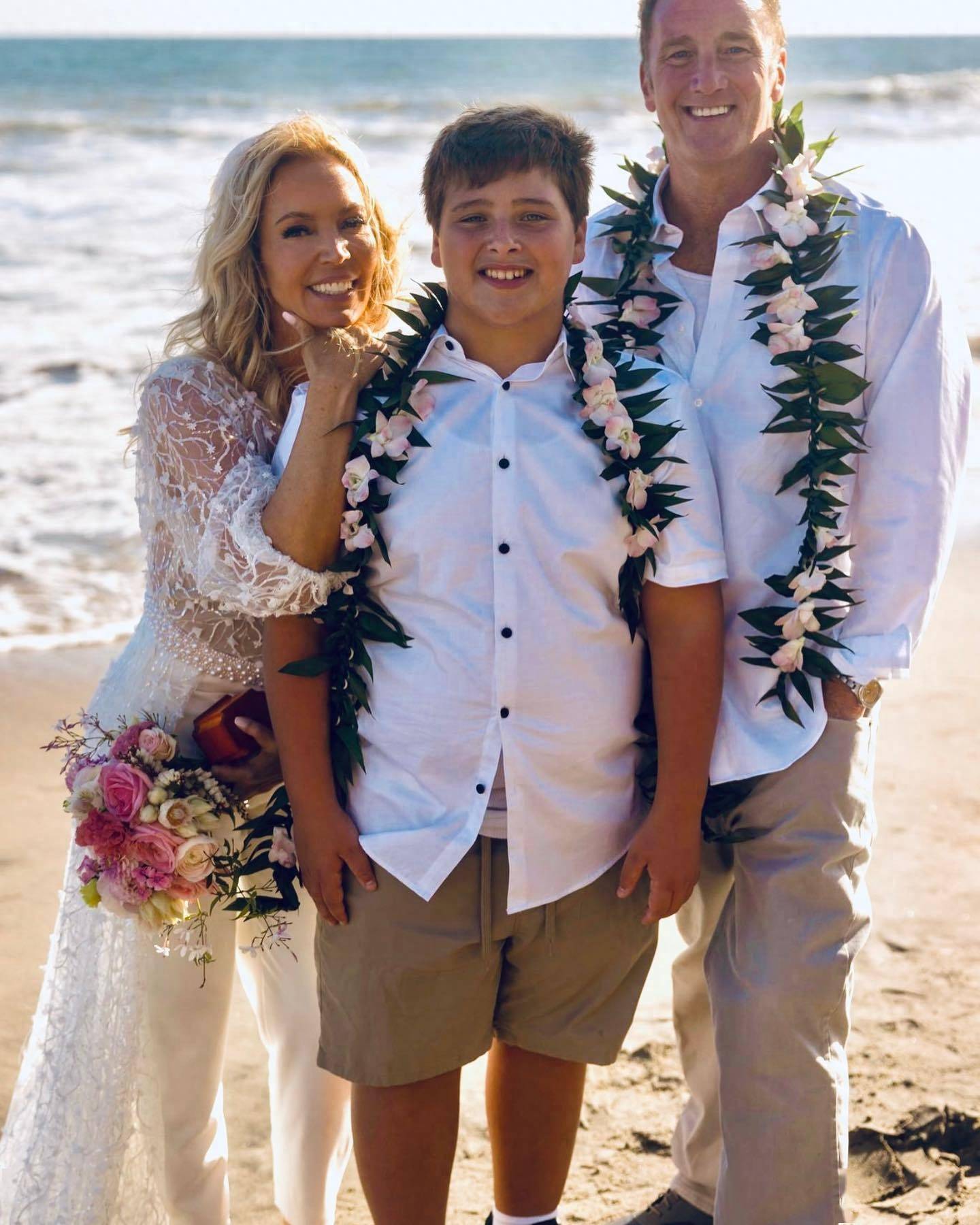 湖人老板珍妮晒再婚照 与老公热吻15_巴斯_婚姻_直播