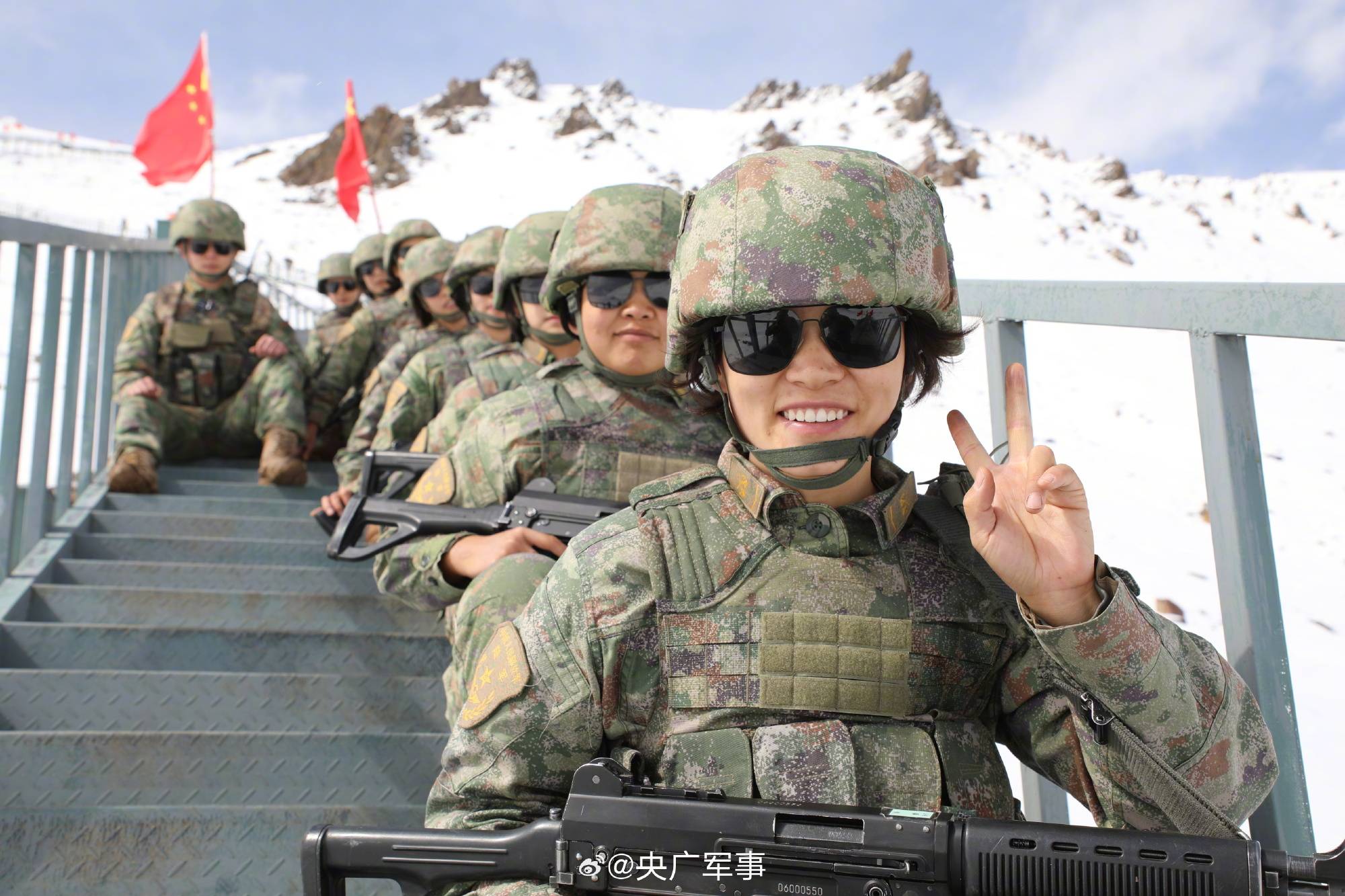 女兵通信兵对联图片