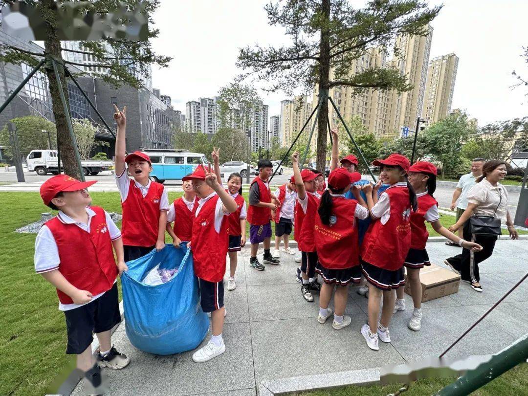 南官小学2023暑期"小红萌志愿者"我们在行动!