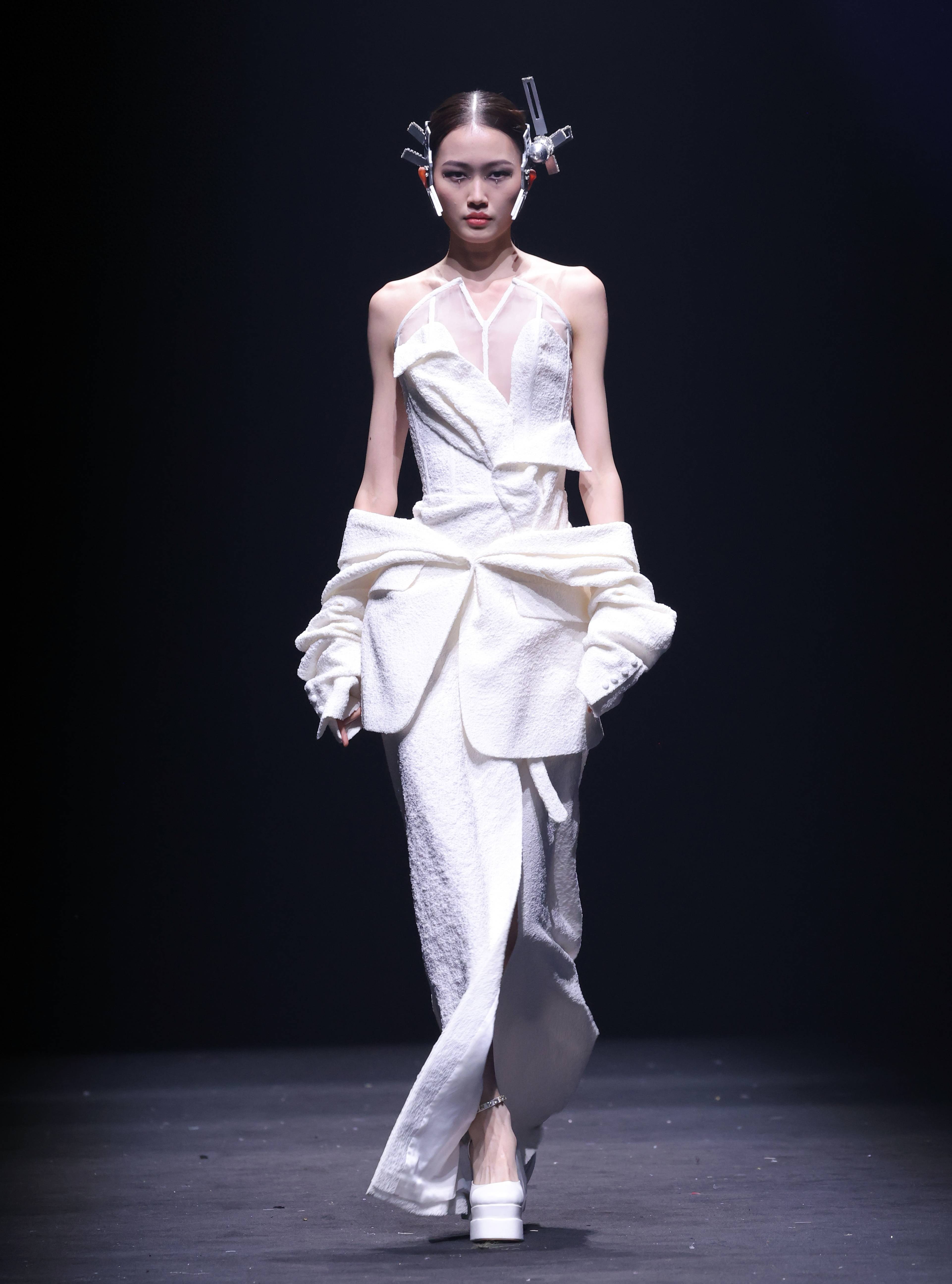 (文化)边惠中发布会在京亮相_新华社_才扬_时装