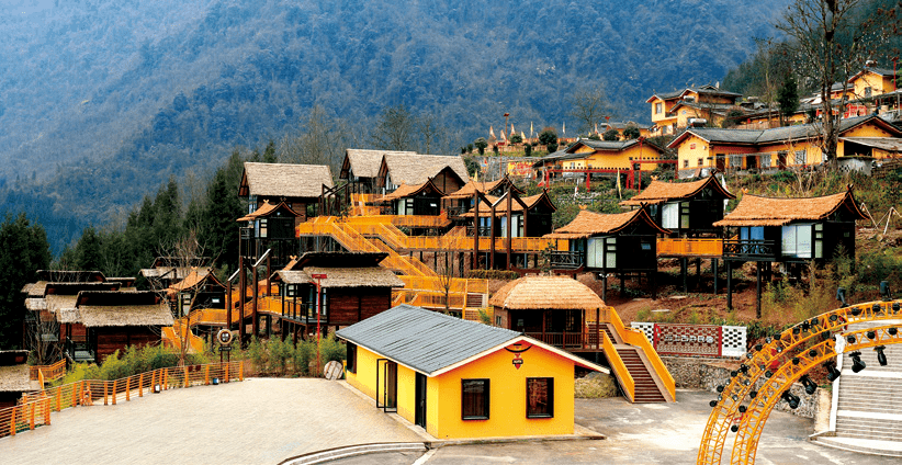 古井村地处黑竹沟景区门口,传承千年的彝族特色文化,为这里带来了珍贵