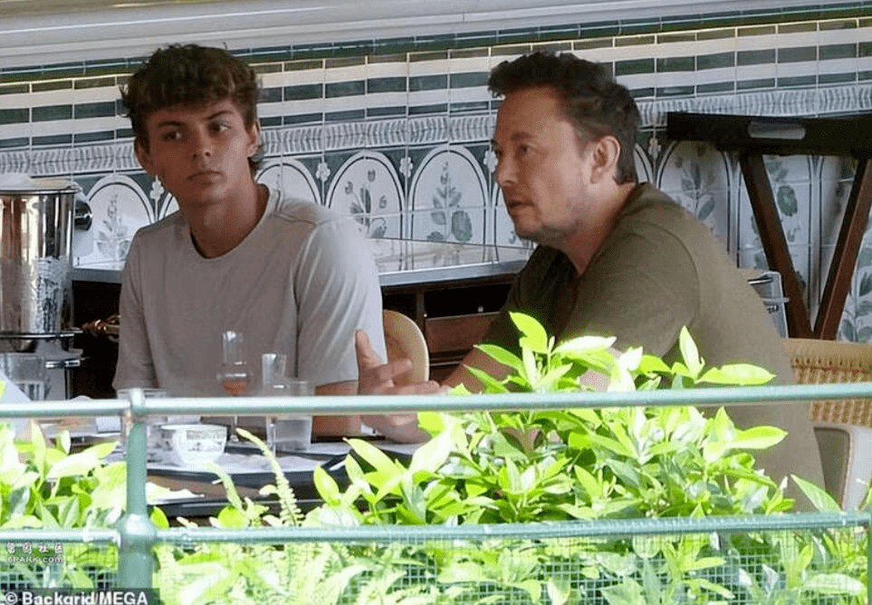 与女下属龙凤胎曝光!首富已成10娃爹_grimes_利斯_孩子