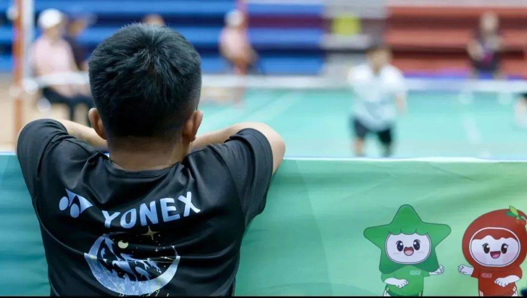 张磊和韩丽蓉是一对矮小症患者,也同为宁夏首届残特奥运动会sh6羽毛球