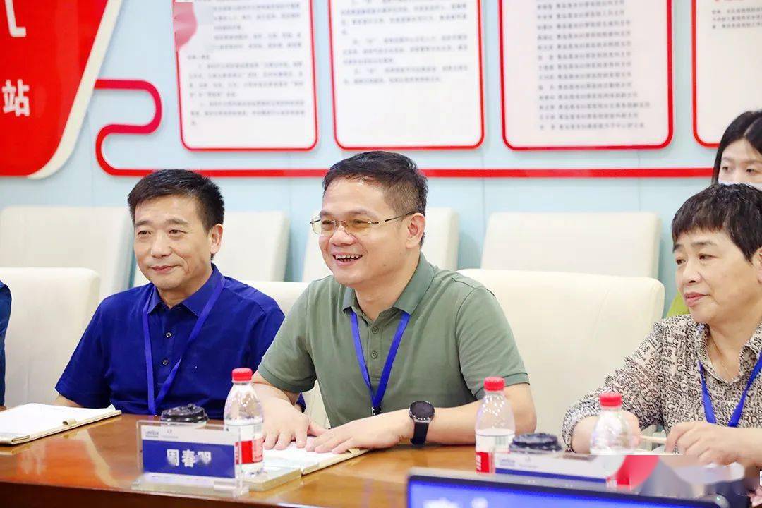 座谈会上,医院院长巩晓辉首先代表青岛莲池妇婴医院对徐州和平医疗