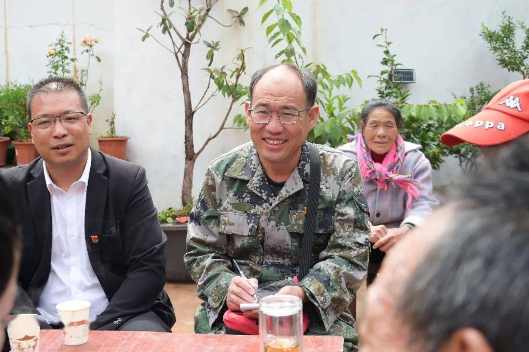 州人民医院赴南涧镇复兴村召开"书记院坝