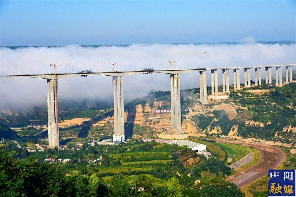 【摄影专题】天堑变通途——银百高速马莲河特大桥修建纪实_建设_桥墩